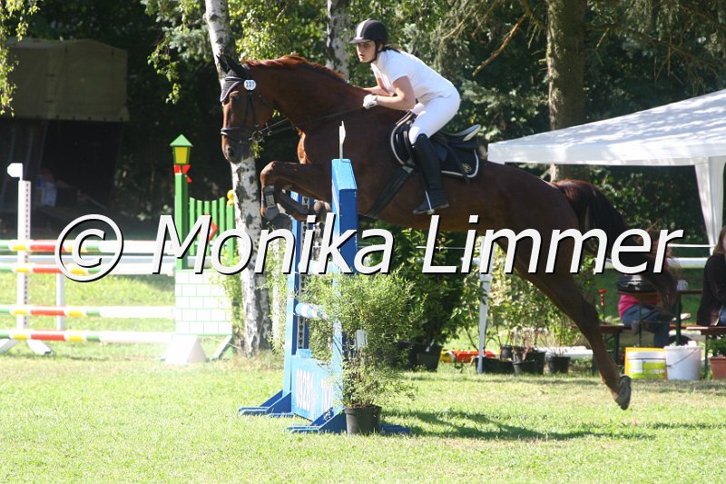 308M1406_Leila_Spring L.JPG